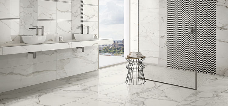 Carrelage imitation marbre pour une salle de bains luxueuse