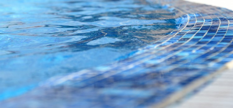 Mosaïque en émaux de verre pour piscine