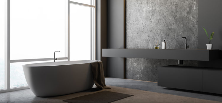 salle de bains avec carrelage en pierre naturel gris