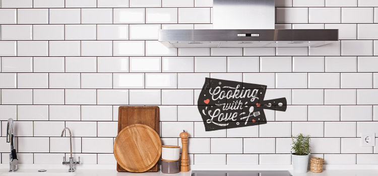 carrelage cuisine avec inscription sur le mur "Cooking with love"