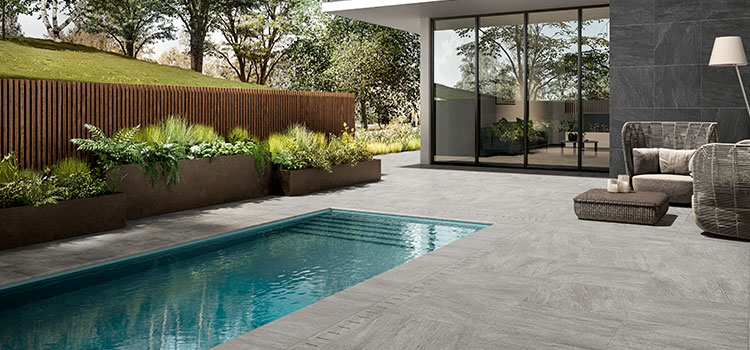 carrelage autour de la piscine