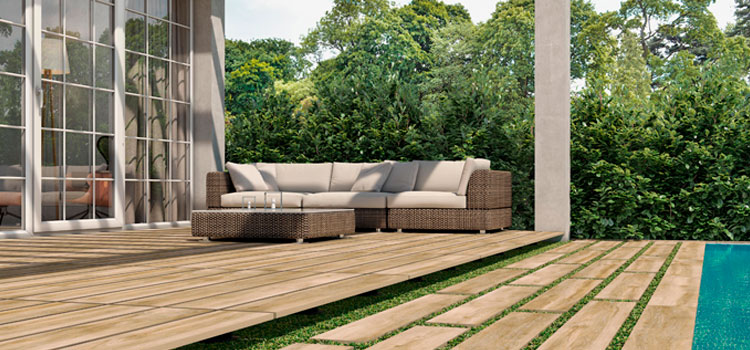 Terrasse en bois et carrelage